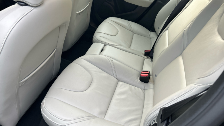 Volvo V40 T3 [152] Inscription 5dr Geartronic Petrol Hatchback